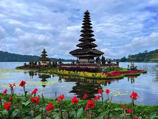 Bedugul & Tanah Lot Tour (Full Day - 10 Hours)